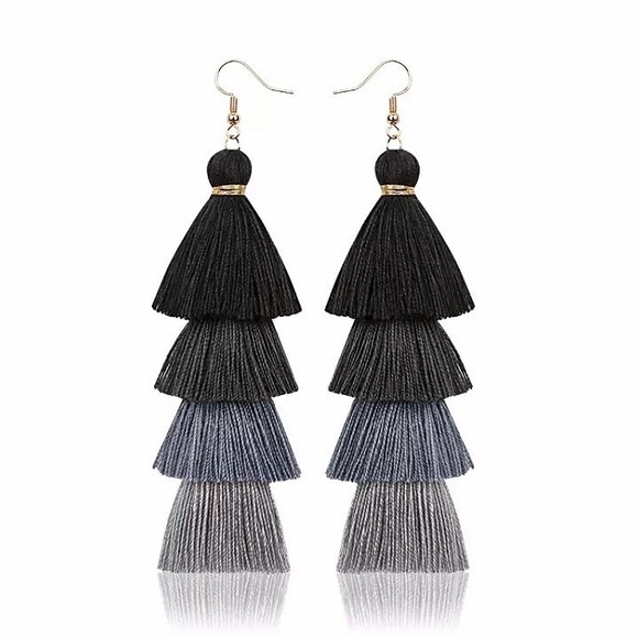 🍒3/$30 New Gradient Multilayer Tassel Earrings - Picture 4 of 10